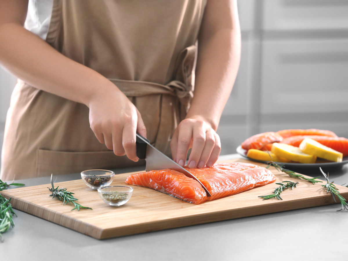 Jak usunąć zapach ryby z kuchni, piekarnika i desek do krojenia?