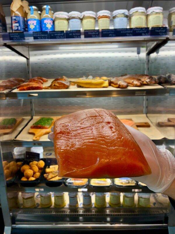 Dziki łosoś sockeye wędzony na zimno steki